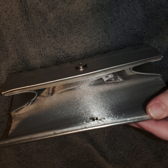 Silver Clutch - Picture 3 of 6
